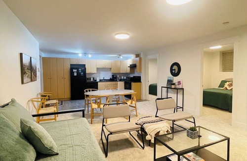 Upper Lonsdale House | 2 bedroom suite walking distance to LONSDALE ave and all the north shore !