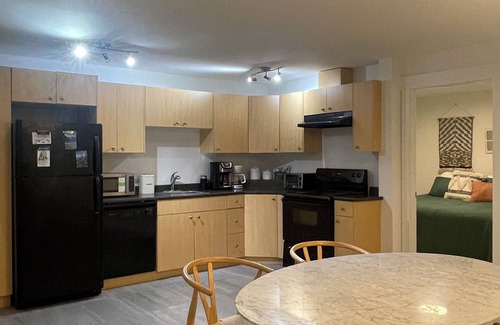 Upper Lonsdale House | 2 bedroom suite walking distance to LONSDALE ave and all the north shore !