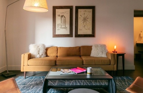 Rutledge Hill Hotel | 2 Bedroom Suite: Downtown Nashville, Full Kitchen & Living Room