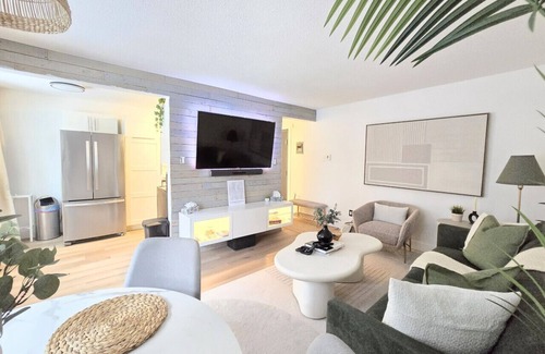 North Central Edmonton Apartment | 2 Bedroom Suite Downtown w/Parking