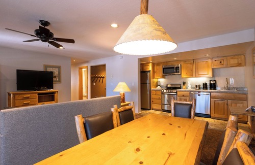 Olympic Valley Hotel | 2 Bedroom Suite | Outdoor Spa Tub | Full Kitchen | Free Parking!