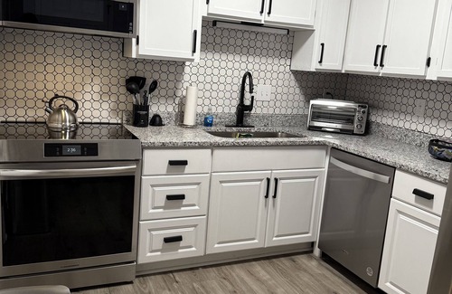 Charlotte House | 2-bedroom townhome in awesome Charlotte with AC, WiFi