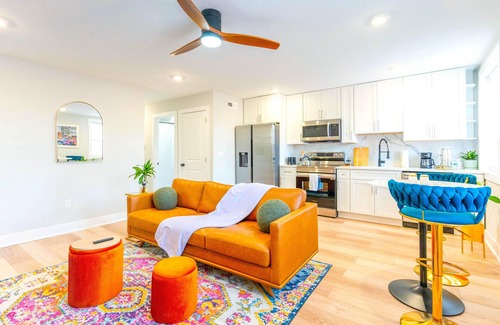 Olney-Oak Lane House | 2-bedroom townhome in charming Philadelphia with WiFi, AC