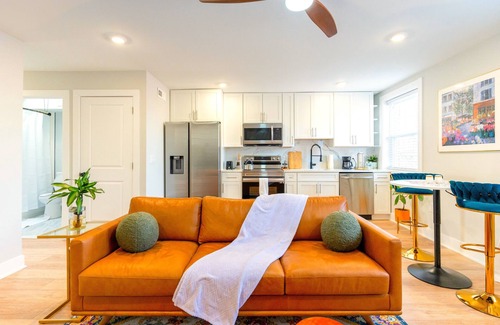 Olney-Oak Lane House | 2-bedroom townhome in charming Philadelphia with WiFi, AC