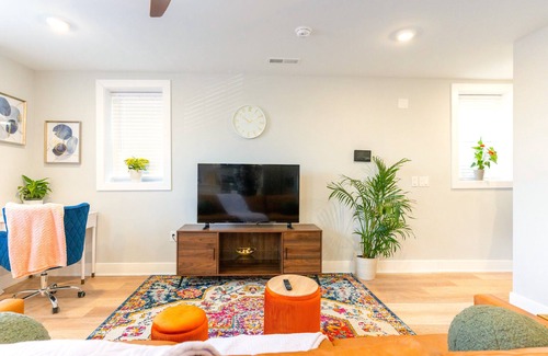 Olney-Oak Lane House | 2-bedroom townhome in charming Philadelphia with WiFi, AC