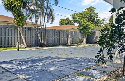 Harbor Village Apartment | 2 Bedroom Tropical & Cozy Home Near Beach: Private, Yard, Parking