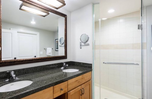Lakeside Park Resort | 2-bedroom Villa with WiFi, fitness room, pool in S. Lake Tahoe's Timber Lodge