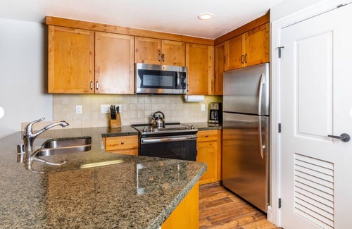 Lakeside Park Resort | 2-bedroom Villa with WiFi, fitness room, pool in S. Lake Tahoe's Timber Lodge
