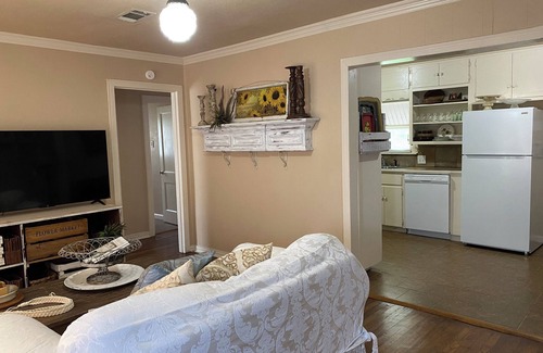 Sherman House | 2-bedroom vintage cottage in Sherman, Texas