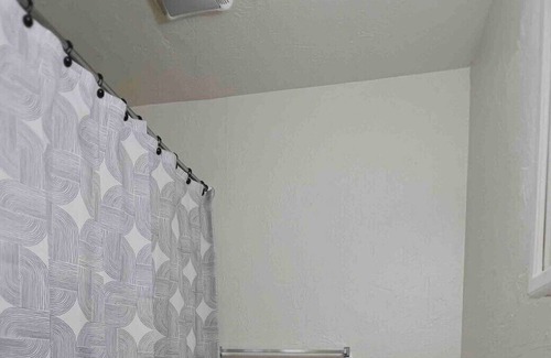 Central Oklahoma City Apartment | 2 bedroom with fenced yard near the ZOO