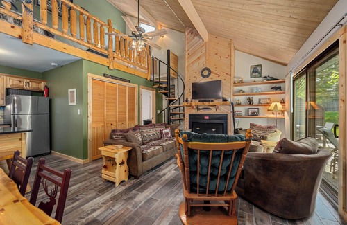 Hill City House | 2 Bedroom with Loft - 1 Bathroom Townhome with easy access to Activities