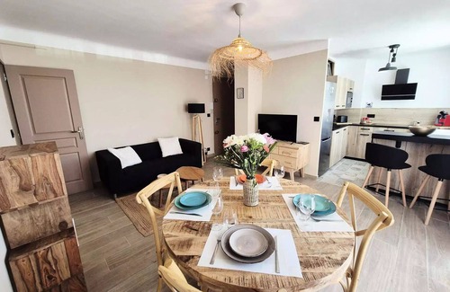 Les Sablettes Apartment | 2 bedrooms, air conditioning, close to the sea