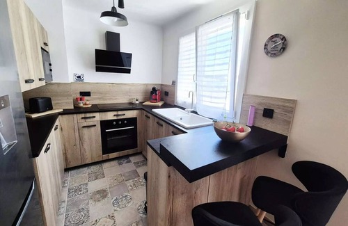 Les Sablettes Apartment | 2 bedrooms, air conditioning, close to the sea