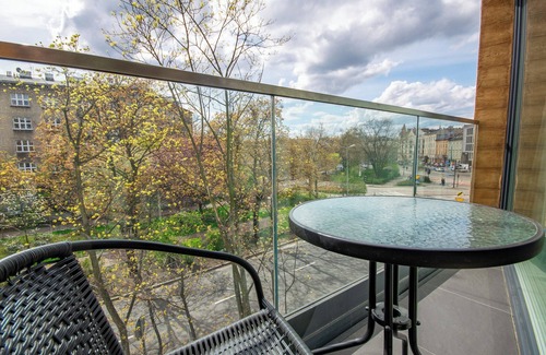 City Centre Apartment | 2-bedrooms Apartment with the Air-con, balcony in the City Center