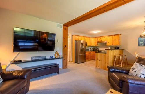 East Kootenay Condo | 2 Bedrooms l Sleeps 4 Adults l Private Hot Tub