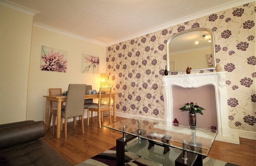 Doncaster Apartment | 2 Bedrooms - Large Balcony Apartment & Parking