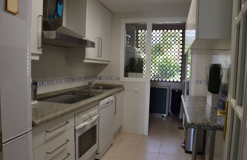 Benahavis Apartment | 2 bedrooms on Golf: quiet close to the beaches of Marbella and Puerto Banus