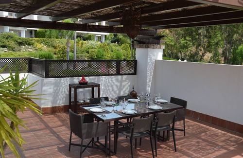 Benahavis Apartment | 2 bedrooms on Golf: quiet close to the beaches of Marbella and Puerto Banus