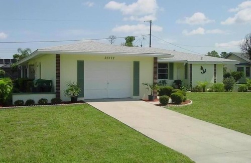 Port Charlotte House | 2 Bedrooms Private Vacation Home In Port Charlotte