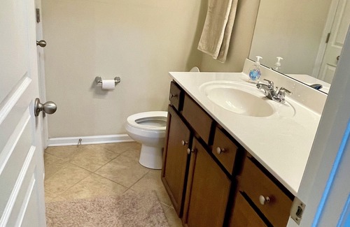 Belmont House | 2 beds 3 baths home with fenced yard. Great location!