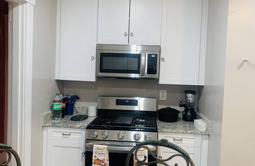 Prospect Hill Apartment | 2 Blocks from Science park .05 from Yale University