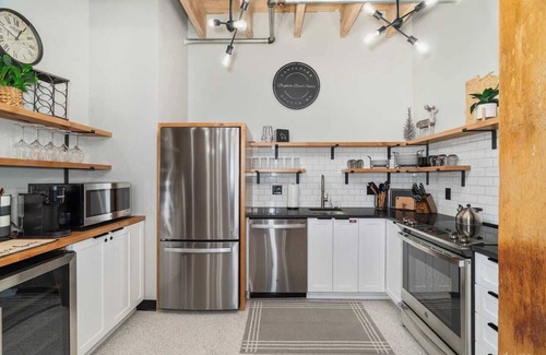 Canal Park Condo | 2 BR 2 BA in Canal Park Close to everything!