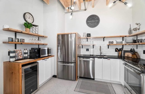 Canal Park Condo | 2 BR 2 BA in Canal Park Close to everything!