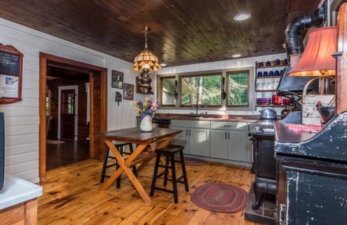 Helmsburg Cabin | 2 BR, 2 BA Log Cabin