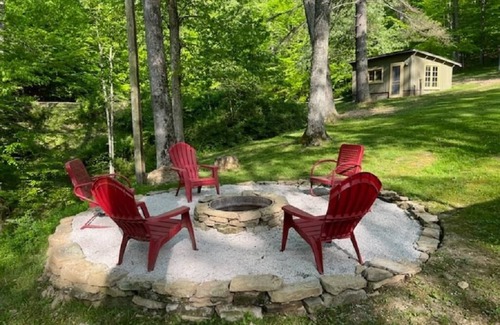 Helmsburg Cabin | 2 BR, 2 BA Log Cabin