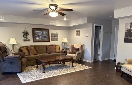 Cleveland Cabin | 2 BR Cabin w/2 King Beds by Pond and in the Heart of Wine Country