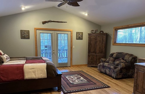 Cleveland Cabin | 2 BR Cabin w/2 King Beds by Pond and in the Heart of Wine Country