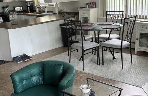 Whitmore Lake House | 2 BR Cottage on all sports lake 10 minutes from downtown Ann Arbor