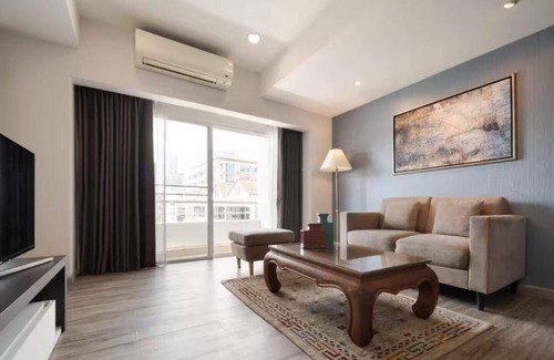 Ploenchit Condo | 2 BR Ruamrudee/service/Monthly
