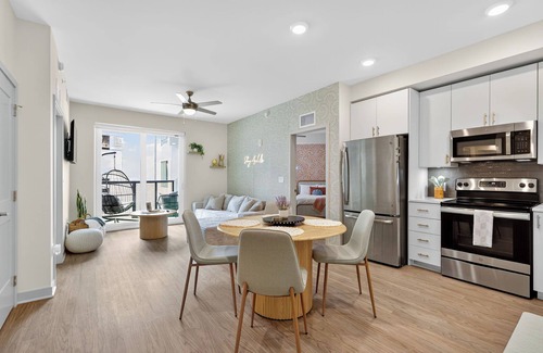 Downtown Jacksonville Apartment | 2 BR suite w/game room and amenities