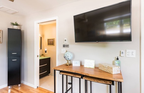 West Ashley Apartment | 2~Charleston Gem~ Studio 2 is located 4 miles from Downtown Charleston
