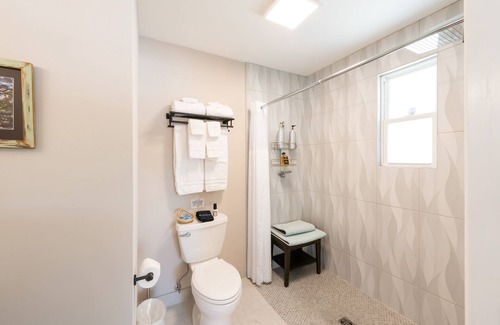 West Ashley Apartment | 2~Charleston Gem~ Studio 2 is located 4 miles from Downtown Charleston
