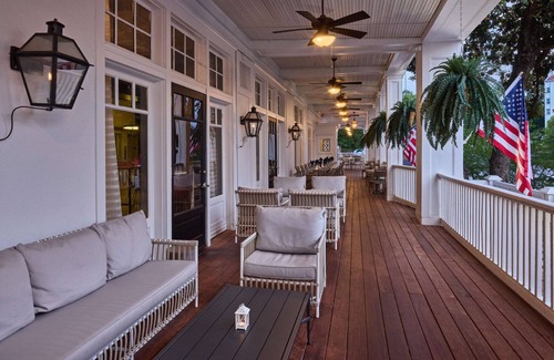 Summerville House | 2 Connecting Suites at a 4⭐️ Hotel