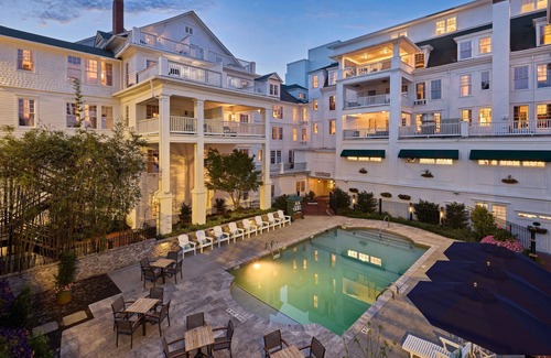 Summerville House | 2 Connecting Suites at a 4⭐️ Hotel