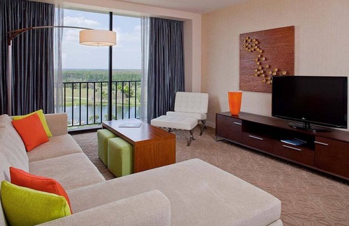 Lake Buena Vista Hotel | 2 Connecting Suites at a 4⭐️ Hotel