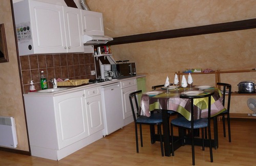 Courseulles-sur-Mer Apartment | 2* COURSEULLES/MER Apart BALCONY COURTYARD BBQ GARDEN SALON WIFI GARDEN VIEW.