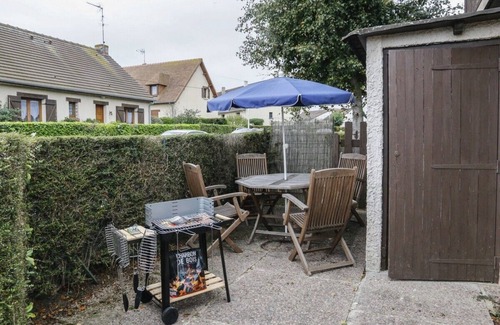 Courseulles-sur-Mer Apartment | 2* COURSEULLES/MER Apart BALCONY COURTYARD BBQ GARDEN SALON WIFI GARDEN VIEW.