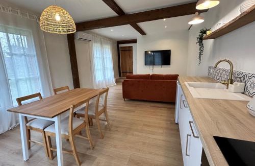 Aujan-Mournede House | 2 Dépendances en pleine campagne