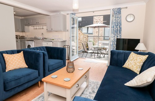 Dartmouth Cottage | 2 DARTMOUTH HOUSE, character holiday cottage in Dartmouth