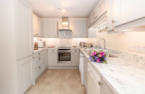 Dartmouth Cottage | 2 DARTMOUTH HOUSE, character holiday cottage in Dartmouth