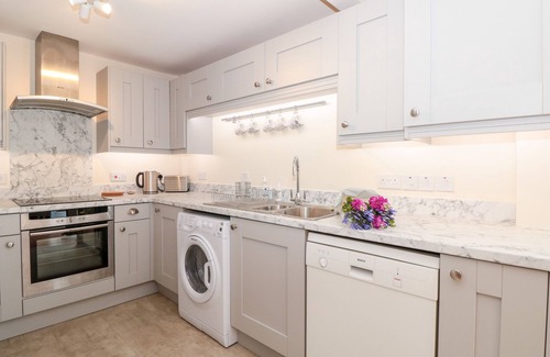 Dartmouth Cottage | 2 DARTMOUTH HOUSE, character holiday cottage in Dartmouth