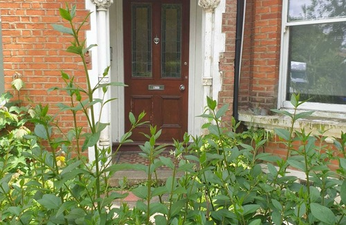 Thurlow Park Apartment | 2 Double bedroom Garden Flat WEST DULWICHnFREE STREET PARKINGn20 MINS TO LONDON