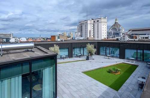 Jewish Quarter Apartment | 2 Family Studios Close to the Museum Aan de Stroom! Covered Parking & Gym!