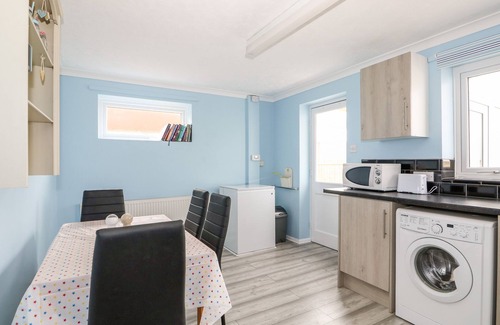 Alford Cottage | 2 FIELDVIEW, pet friendly, country holiday cottage in Sutton-On-Sea