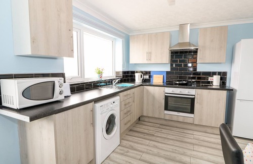 Alford Cottage | 2 FIELDVIEW, pet friendly, country holiday cottage in Sutton-On-Sea