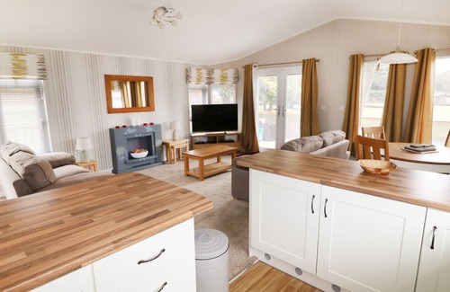 Haveringland Cabin | 2 HAVERINGLAND HALL HOLIDAY LODGE PARK in Reepham, Norwich